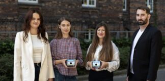 AgroSysIT Z NAGRODĄ JAMESA DYSONA ZA BADANIE GLEBY Zwycięski zespół projektu AgroSysIT z Politechniki Krakowskiej